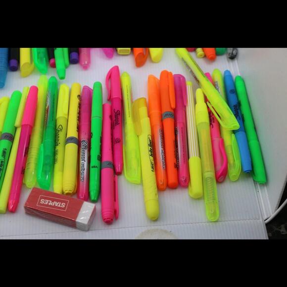 Huge lot Bulk Sharpie Marker stadtler bic Fluorescent YELLOW Highlighter - Picture 2 of 8